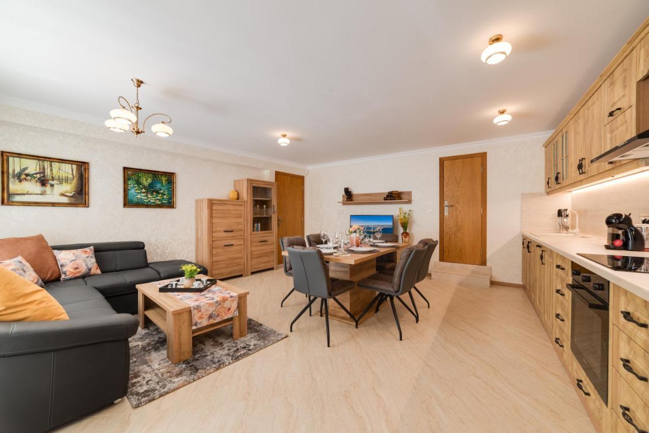 Deluxe And Central Garden Apartment Varna Exteriér fotografie