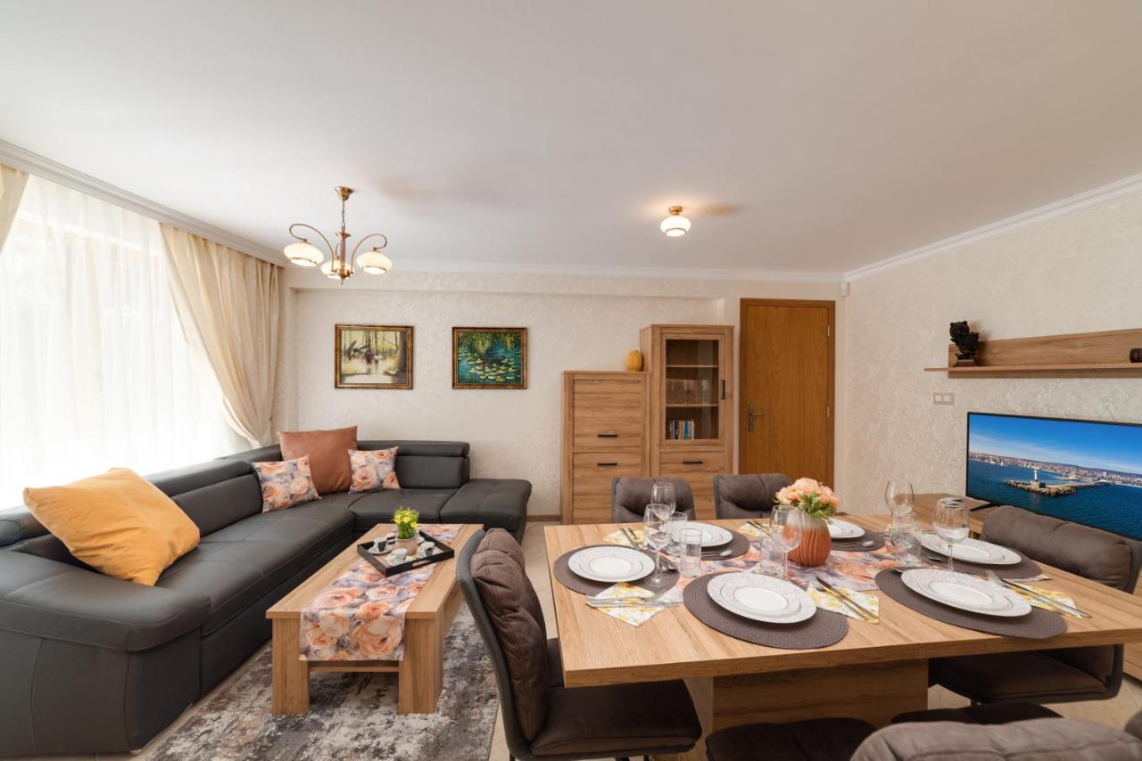 Deluxe And Central Garden Apartment Varna Exteriér fotografie