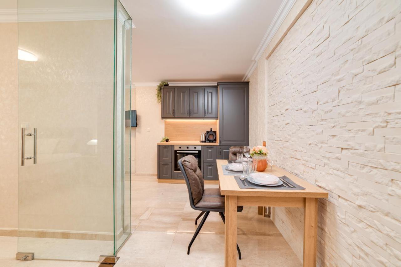 Deluxe And Central Garden Apartment Varna Exteriér fotografie