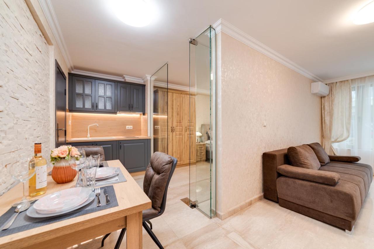 Deluxe And Central Garden Apartment Varna Exteriér fotografie