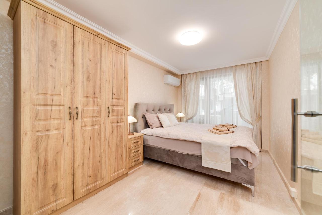 Deluxe And Central Garden Apartment Varna Exteriér fotografie